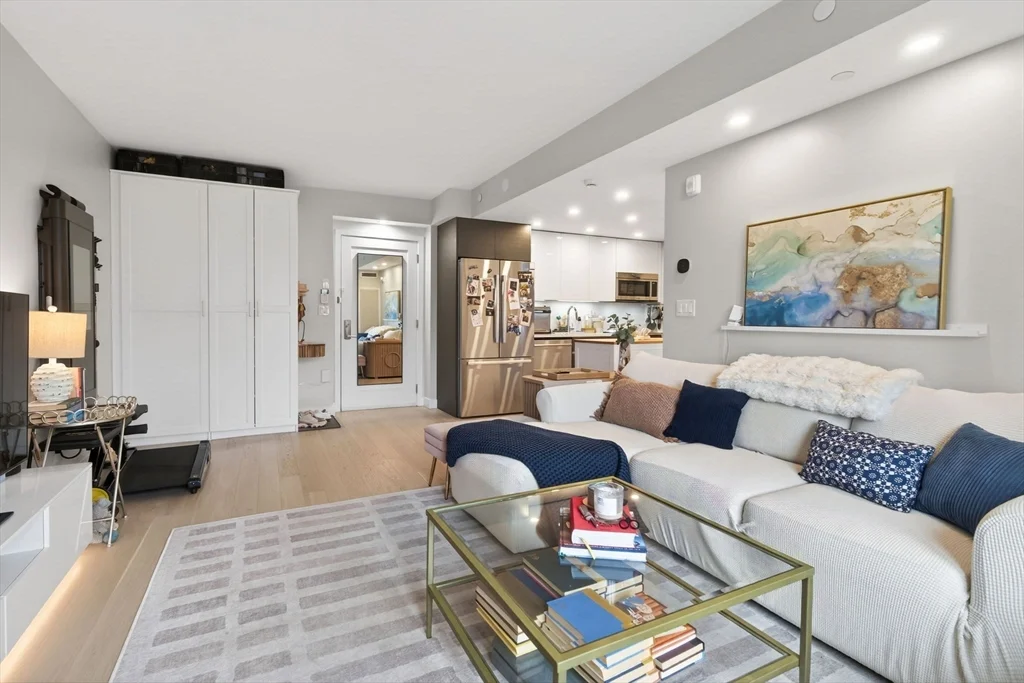 932 Broadway St, Chelsea