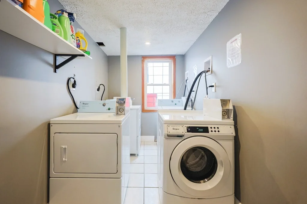 104 Oak St, Fall River