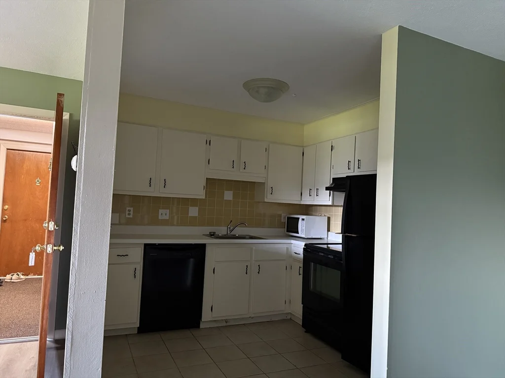 12 Williamsburg Ct, Shrewsbury