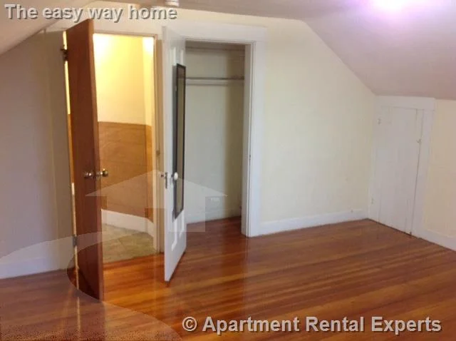 26 Dover St, Davis Square