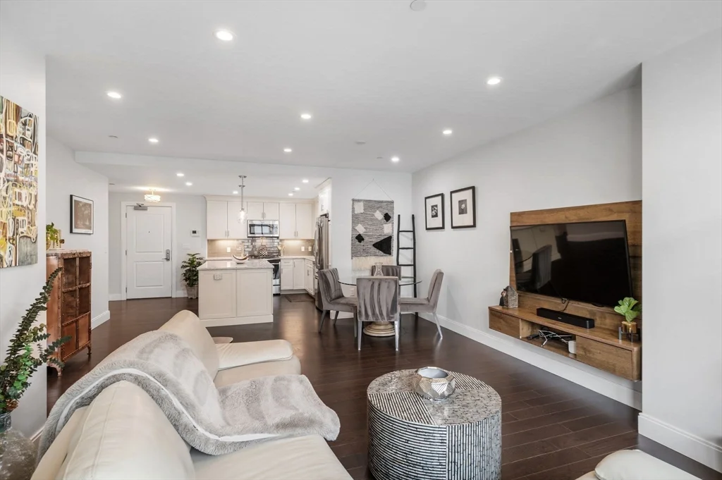 201 Elliott St, Beverly