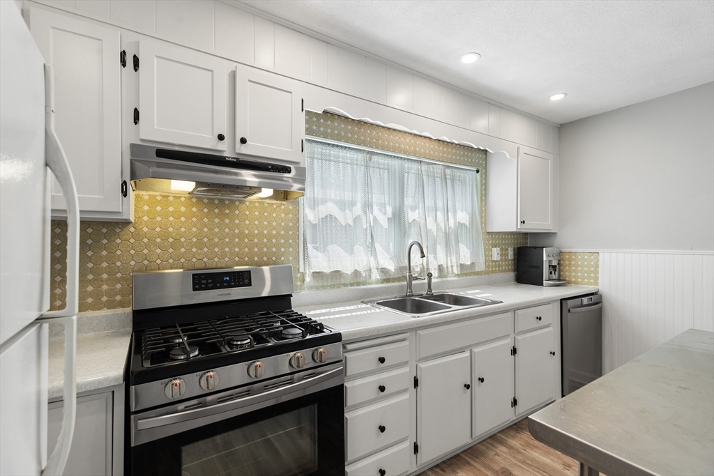 14 Corinthian Rd, Tufts