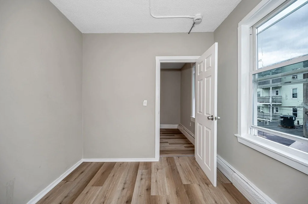 50 1/2 Common St, North Lawrence