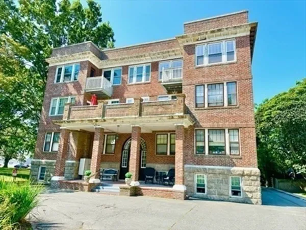 138 Main St, Fairhaven