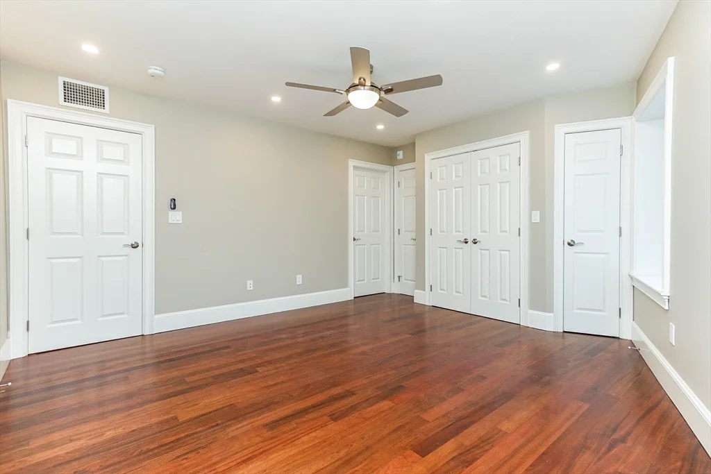 120 W 7th St, South Boston