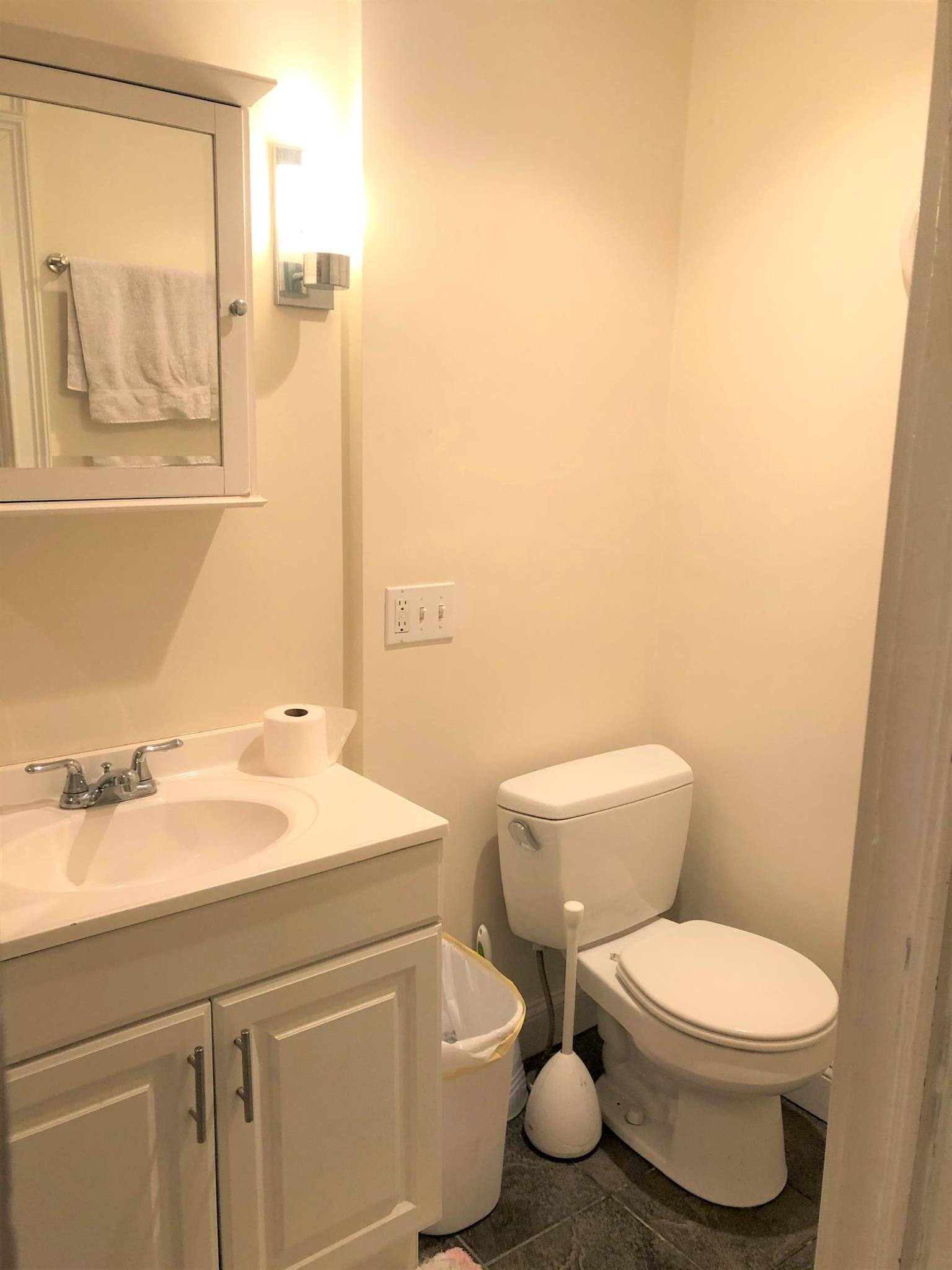 2.5 bed, 1 bath apartment for rent at 94 Boston Ave Unit 2, Medford — photo 2 of 16