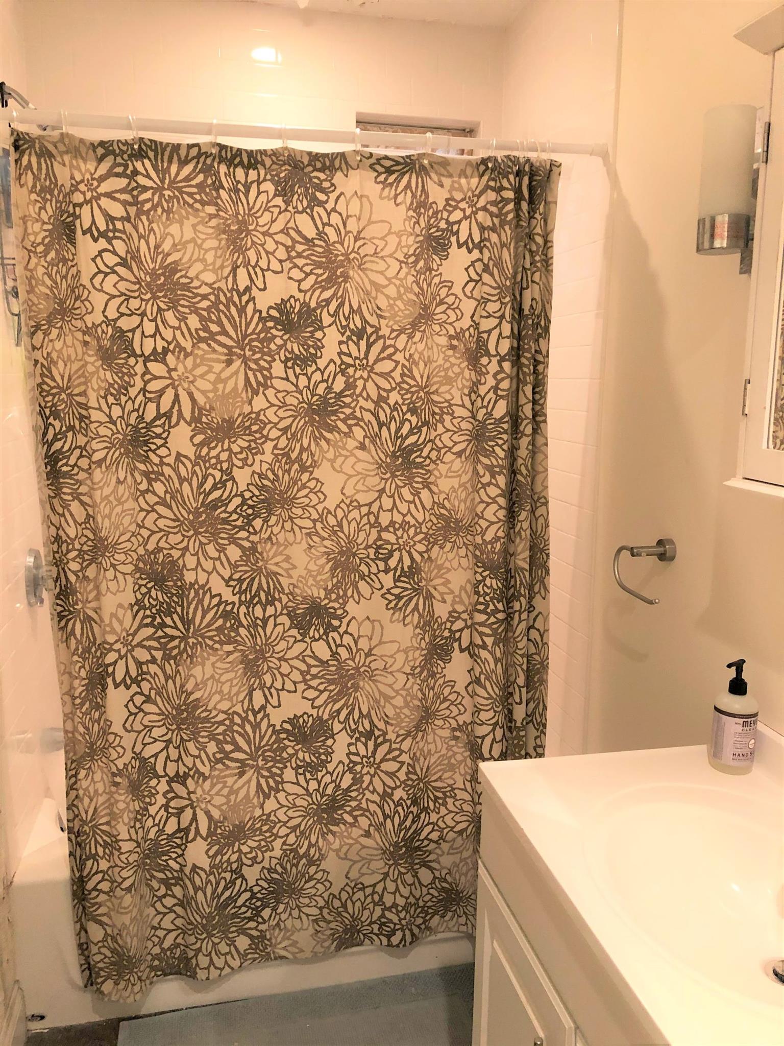 2.5 bed, 1 bath apartment for rent at 94 Boston Ave Unit 2, Medford — photo 4 of 16