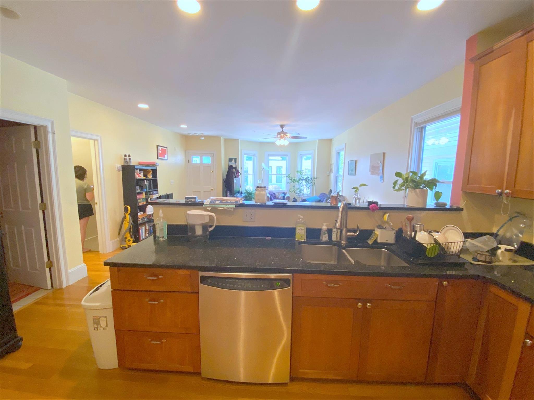 4 bed, 3.5 bath apartment for rent at 40 Prince St Unit 1, Cambridgeport — photo 4 of 35
