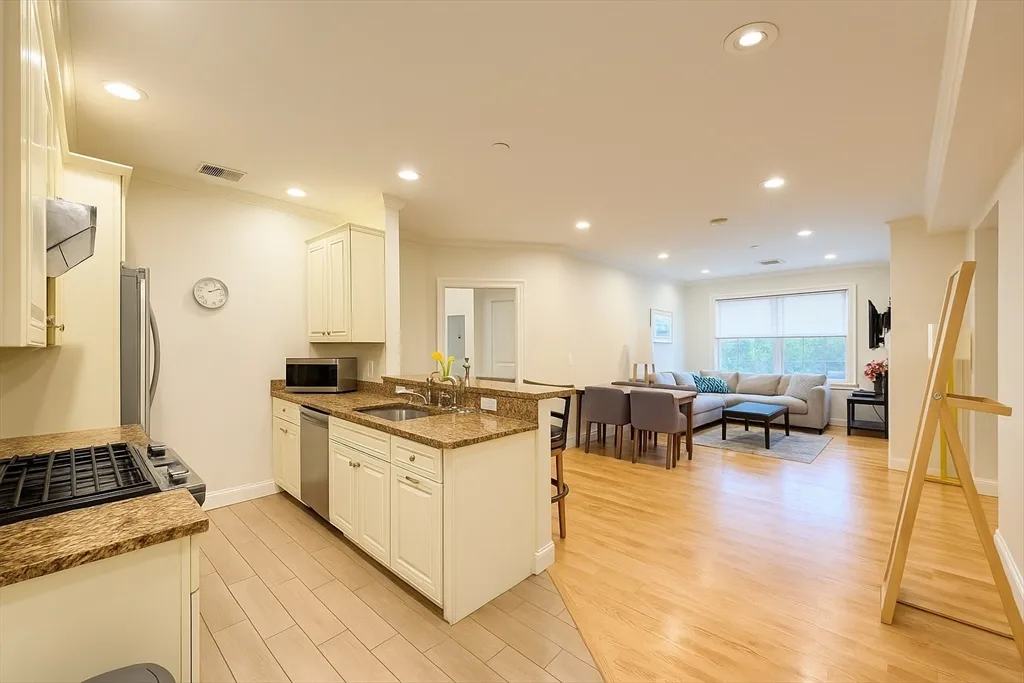 463 Rutherford Ave, Charlestown