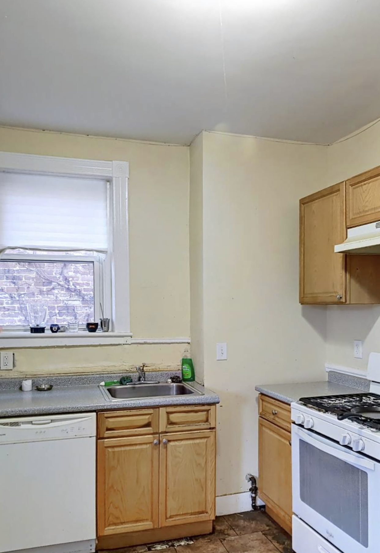 3 bed, 1.5 bath apartment for rent at 68 Huntington Ave Unit 2, Mission Hill — photo 4 of 6