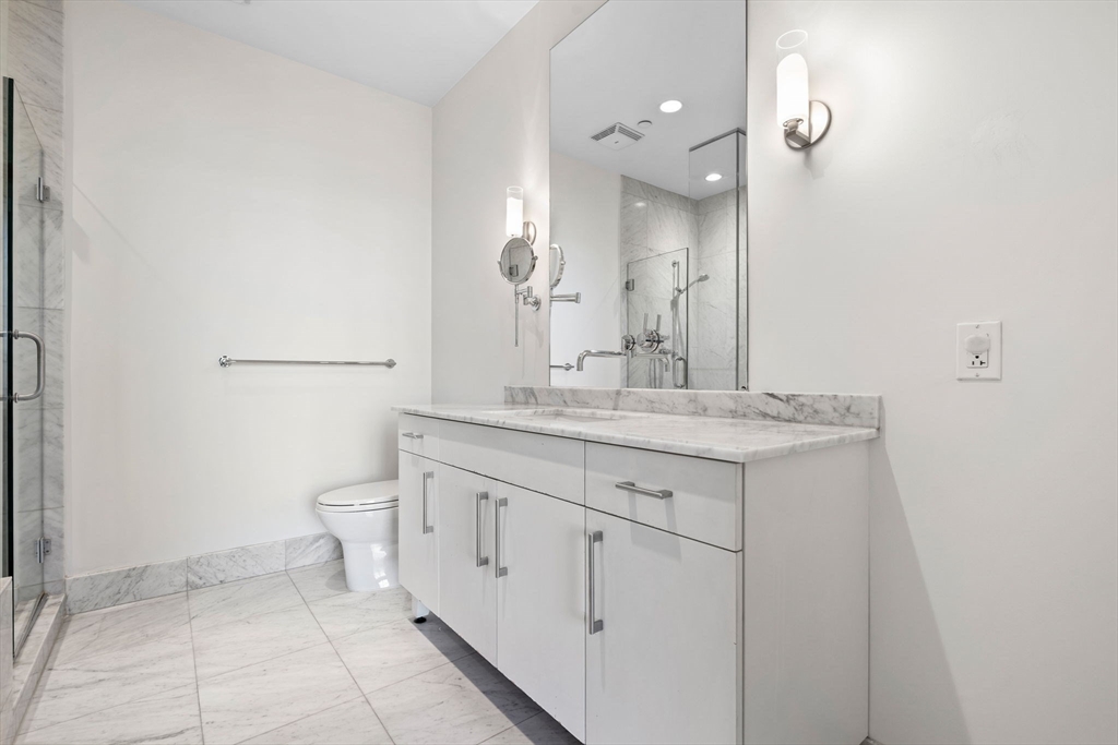 360 Newbury St, Back Bay