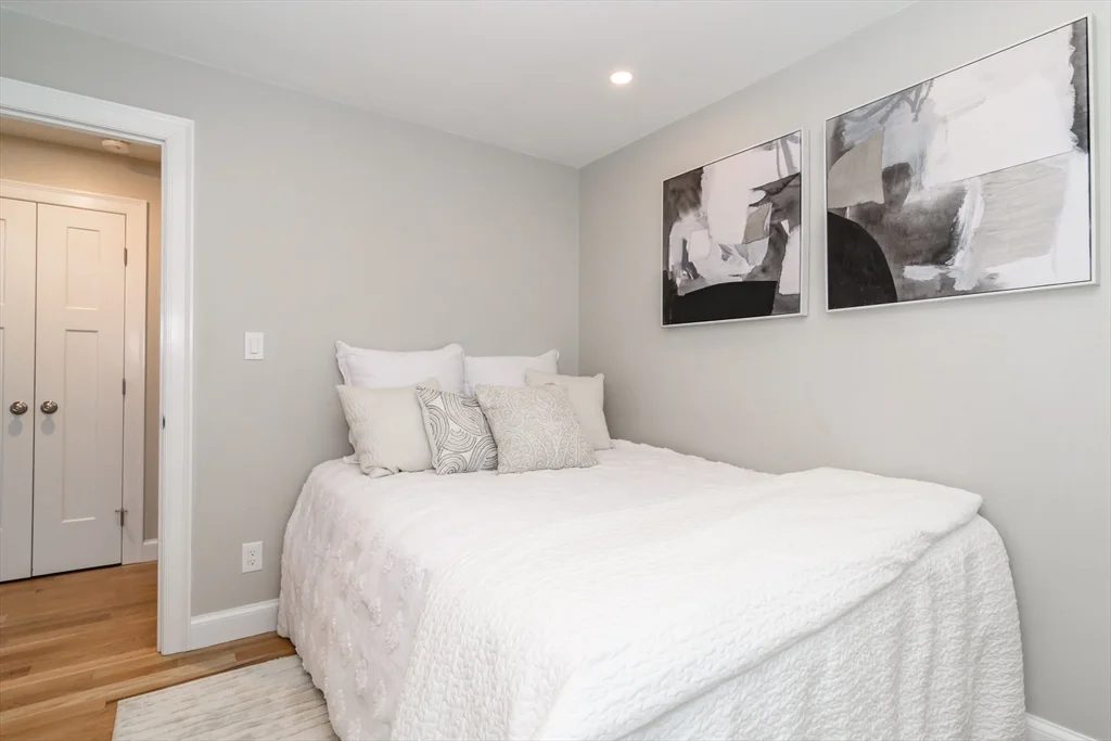 12R Maugus Ave, Wellesley Hills