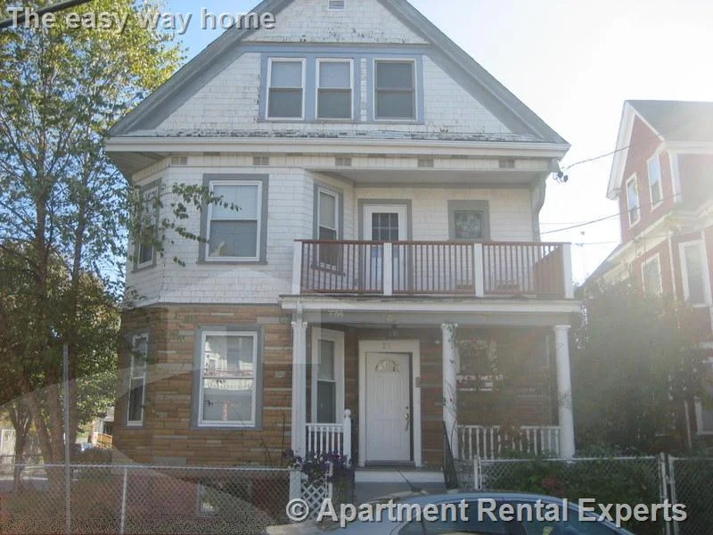 21 Windom St, Davis Square