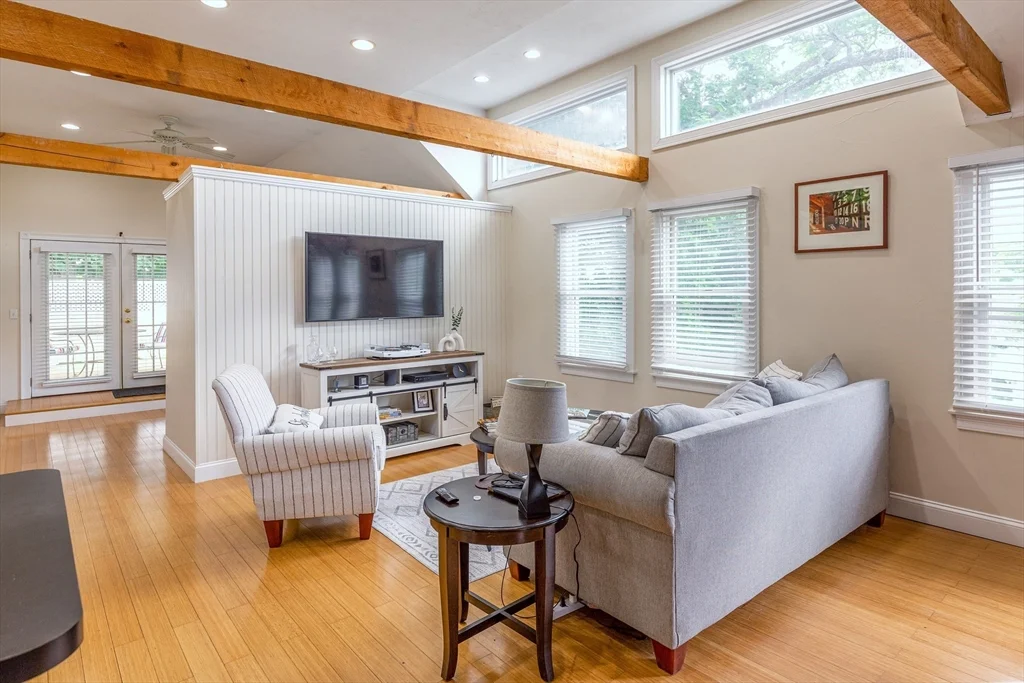 44 Russell St, Downtown