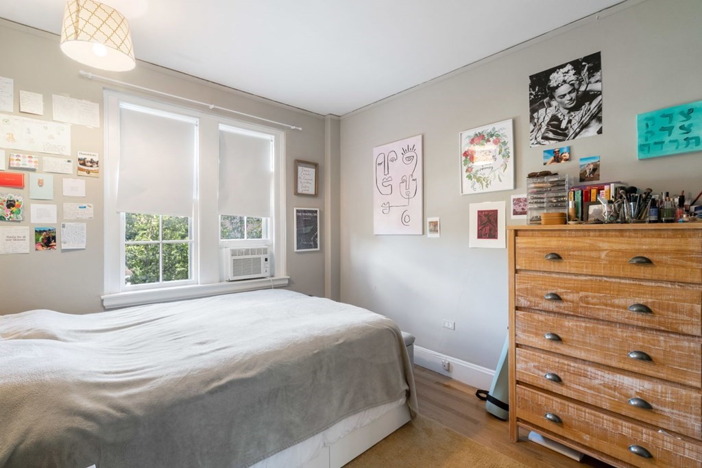 988 Memorial Dr, Harvard Square