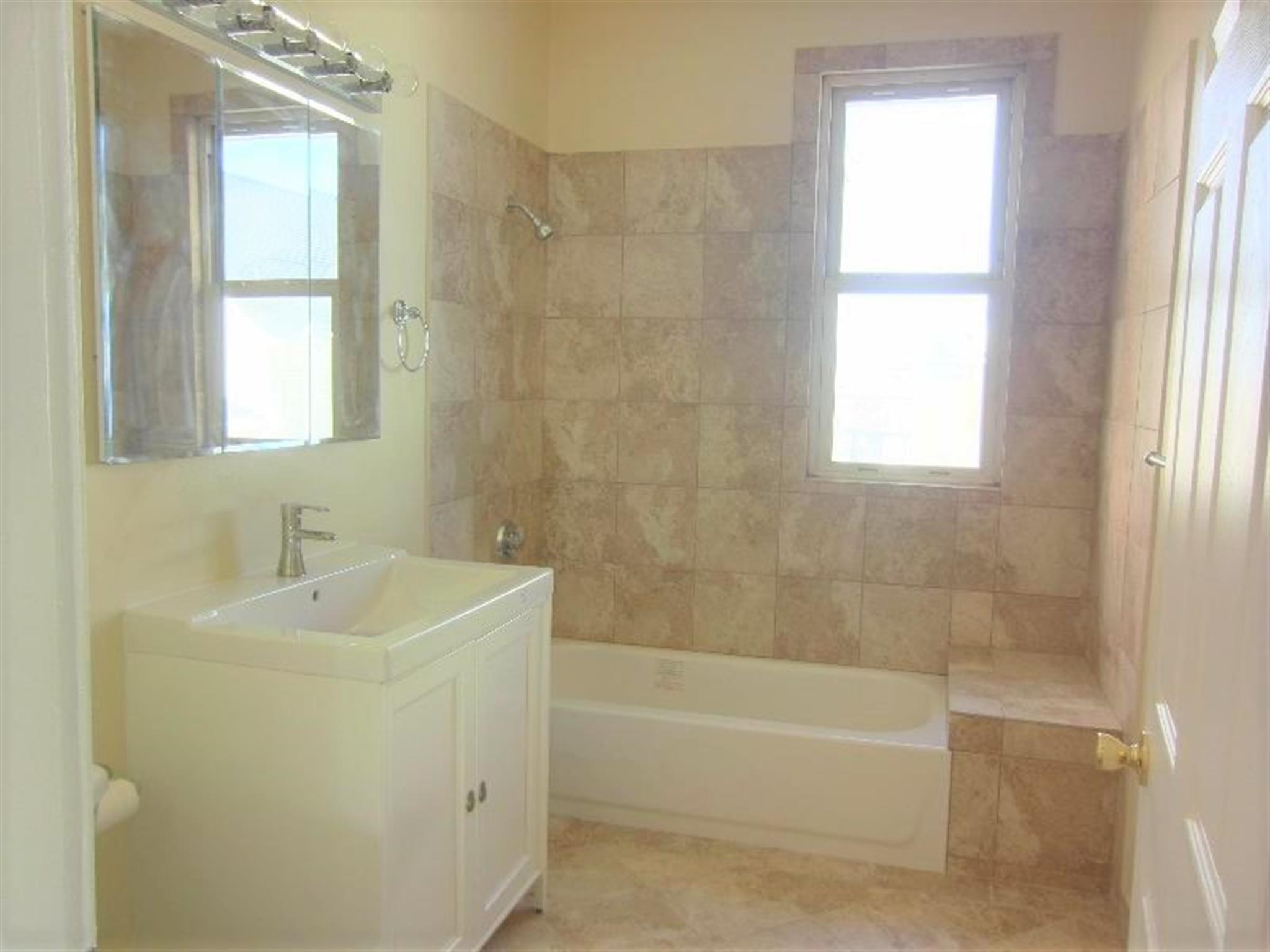 3 bed, 1 bath apartment for rent at 162 Harvard St Unit 162, Medford — photo 4 of 8