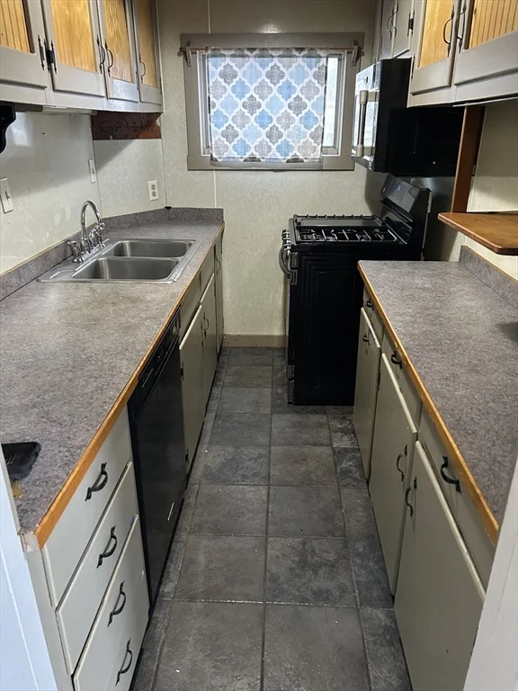 46 Hambly, Fall River