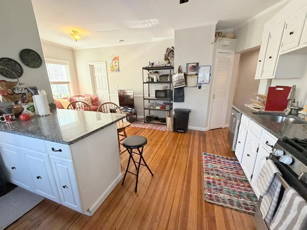 519 Main St, Medford