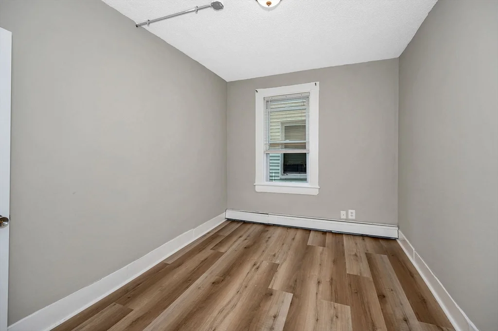 50 1/2 Common St, North Lawrence