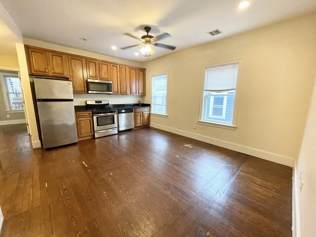 178 Hillside St, Mission Hill