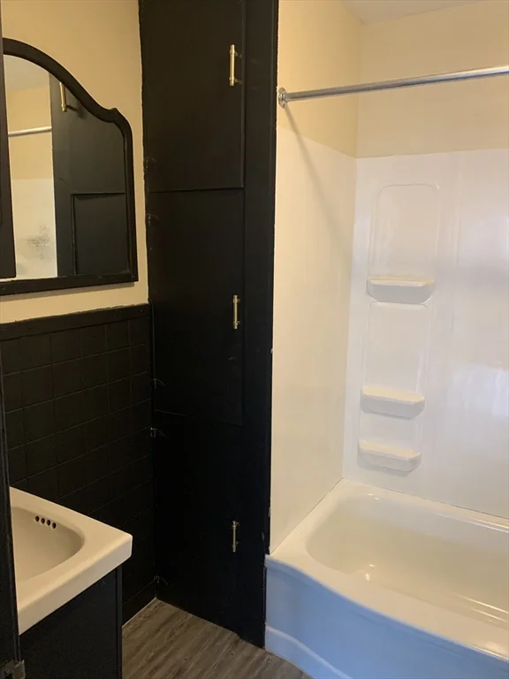 108 Elmwood, Swansea