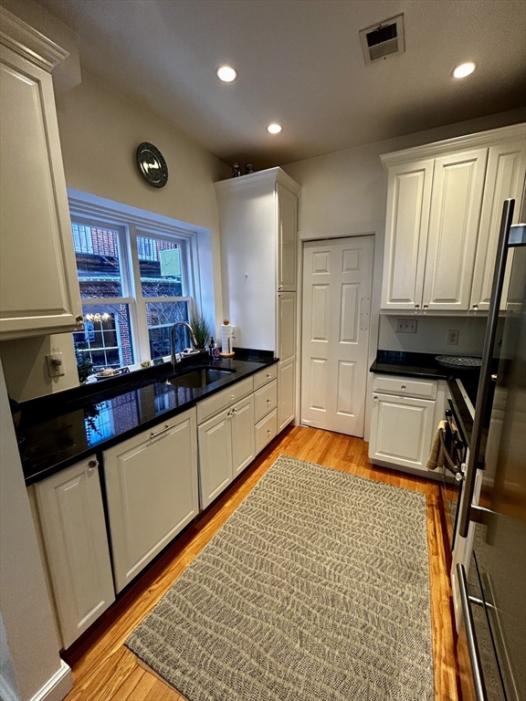 3 Walnut St, Beacon Hill