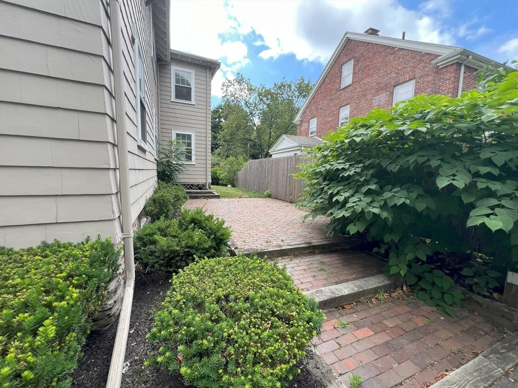 19 Maple St, Auburndale