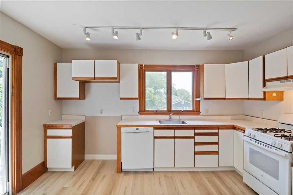 40 Whitehall St, East Dedham