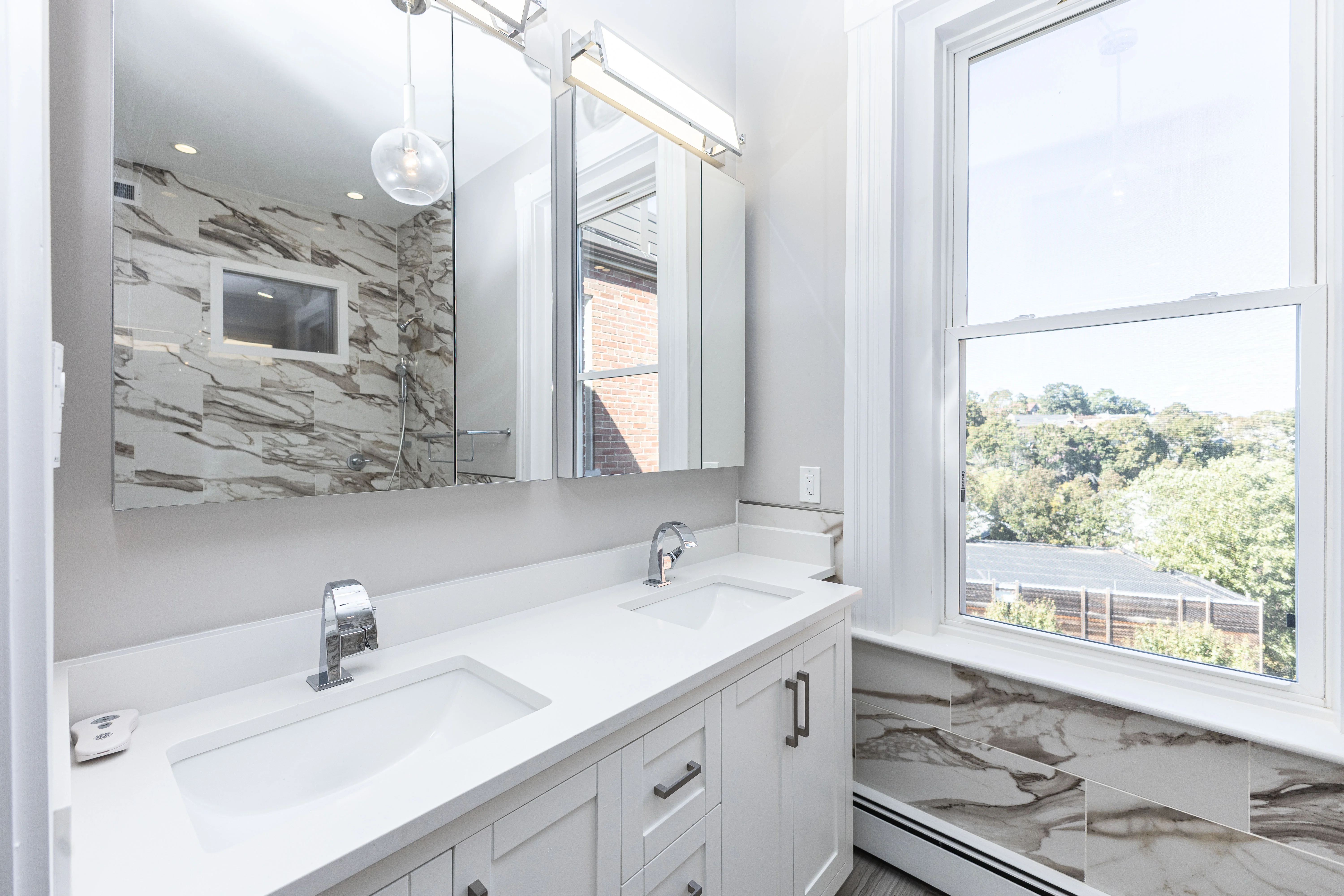 85 Regent St, Roxbury