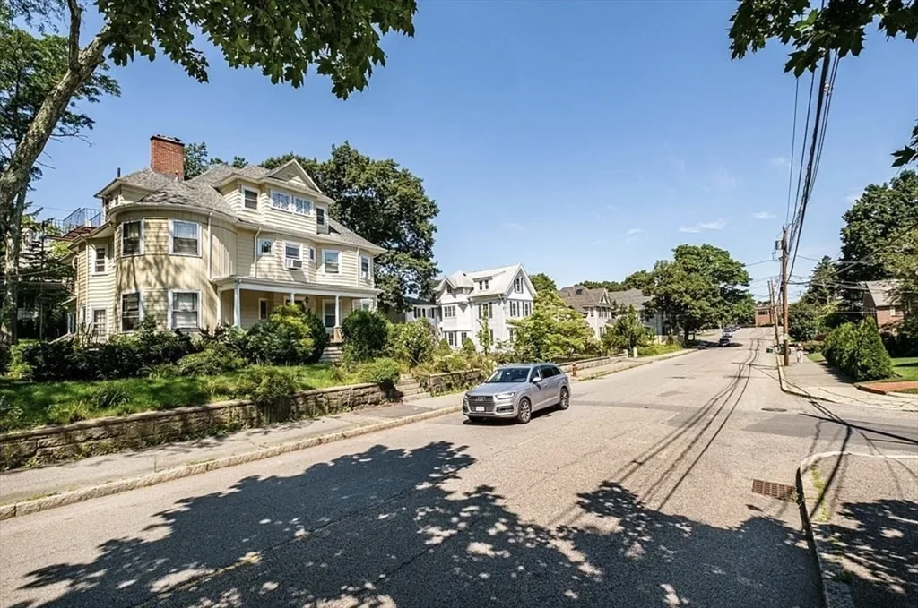 161 Walnut St, Newtonville