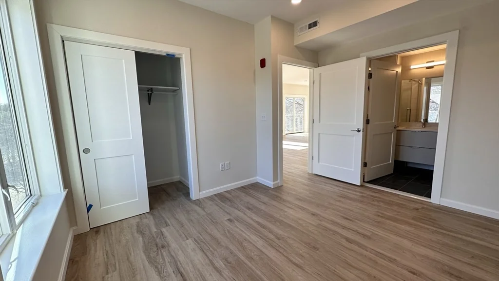 458 Washington St, Brighton