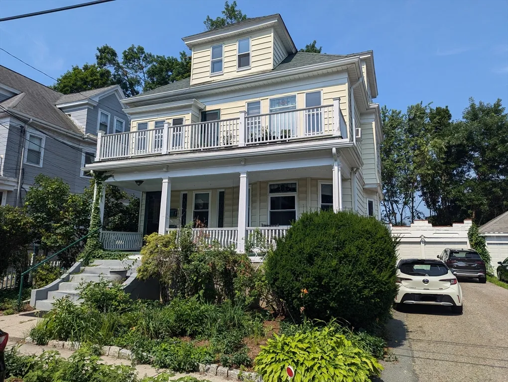 17 Commonwealth Rd, Watertown