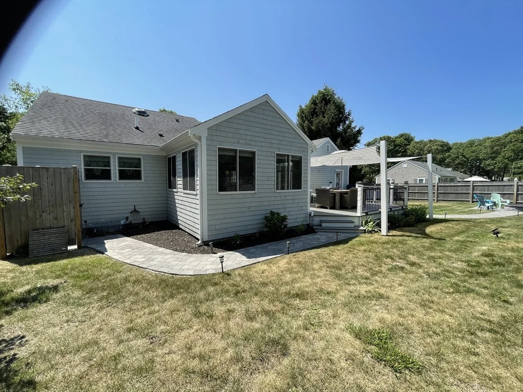 182 Beacon St, South Yarmouth