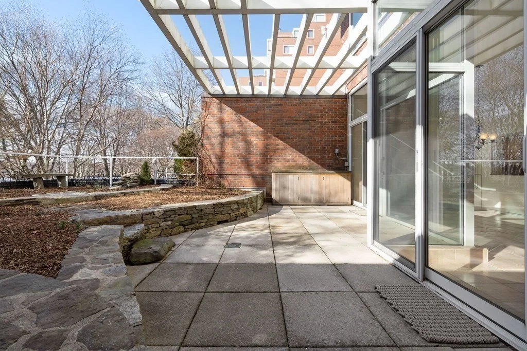 975 Memorial Dr, Harvard Square