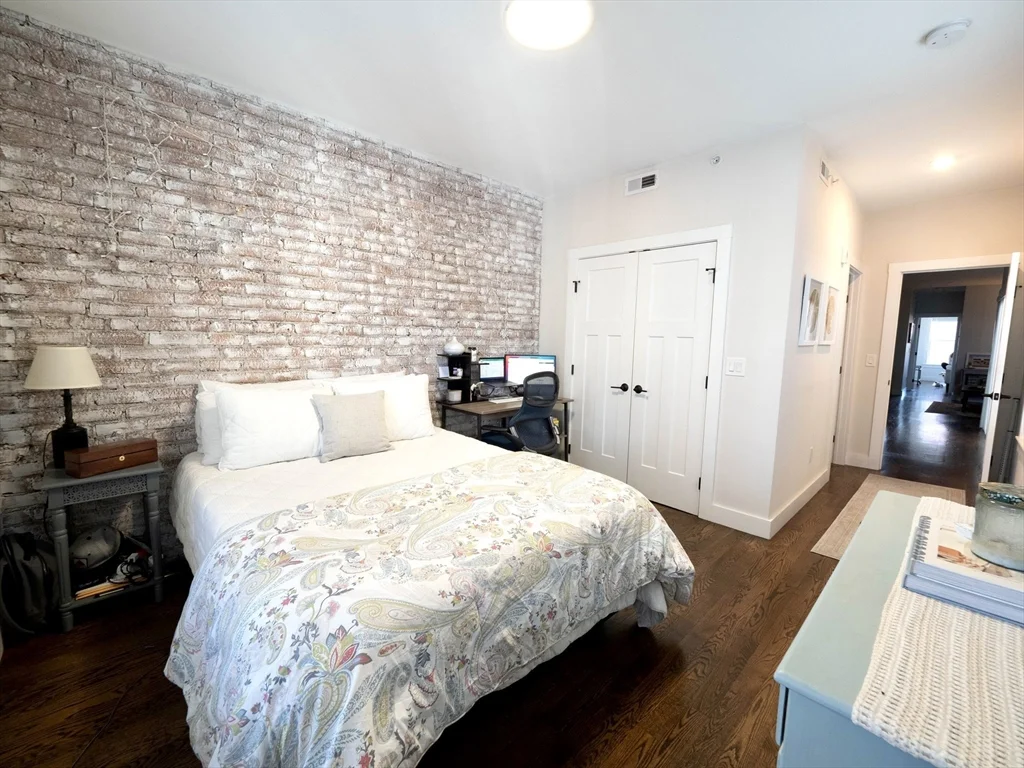 65 Border St, East Boston