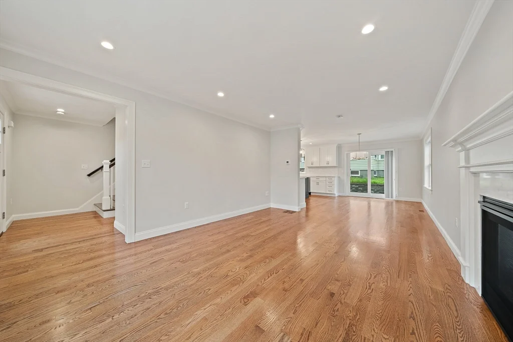 15 Lakeview Ave, Waltham