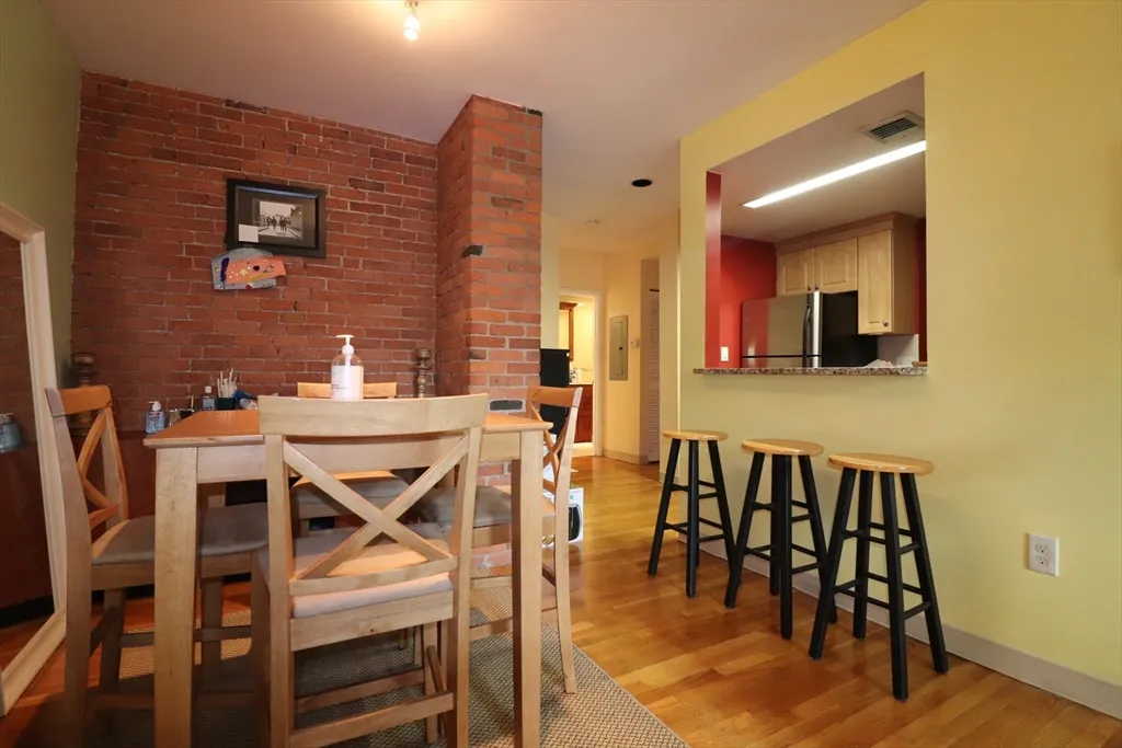 96 Gainsborough St, Fenway