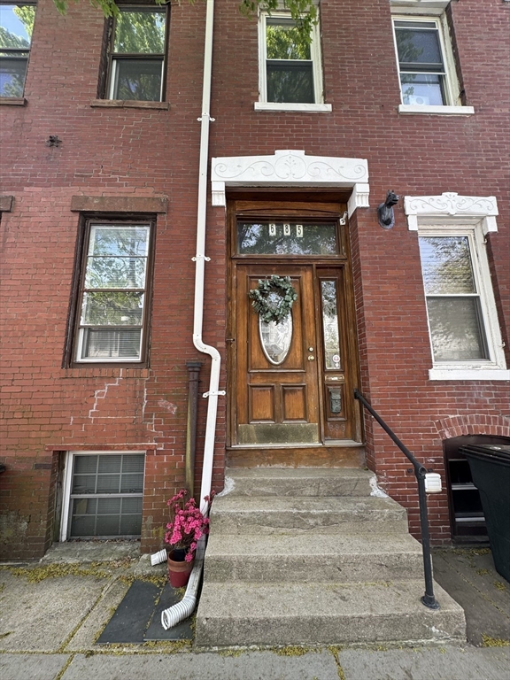 685 E 7th St, South Boston