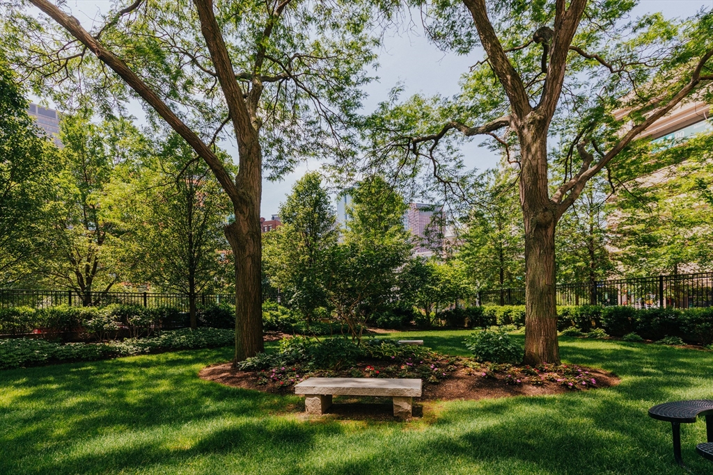 65 E India Row, Waterfront