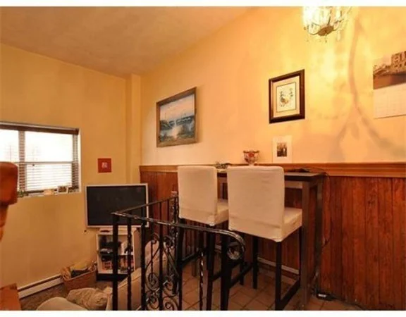 33 Charter St, North End