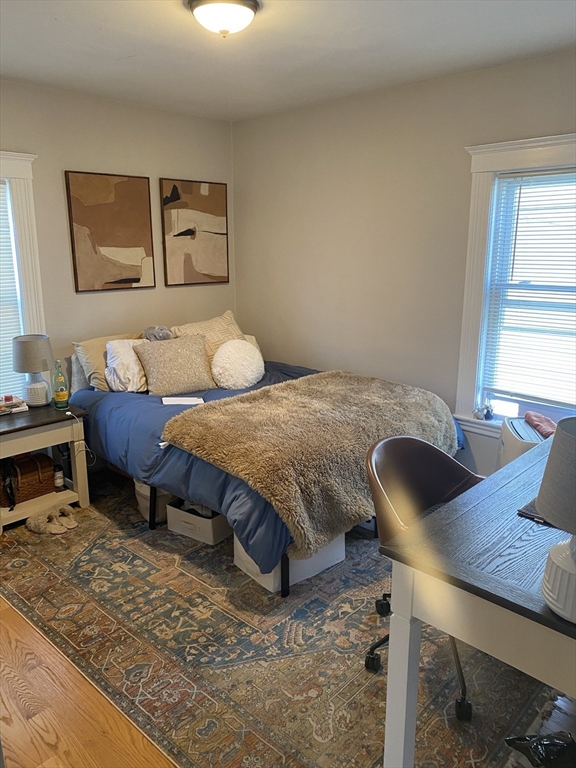 129 Brooks St, Oak Square