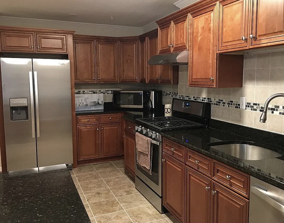 2 Hawthorne Pl, West End