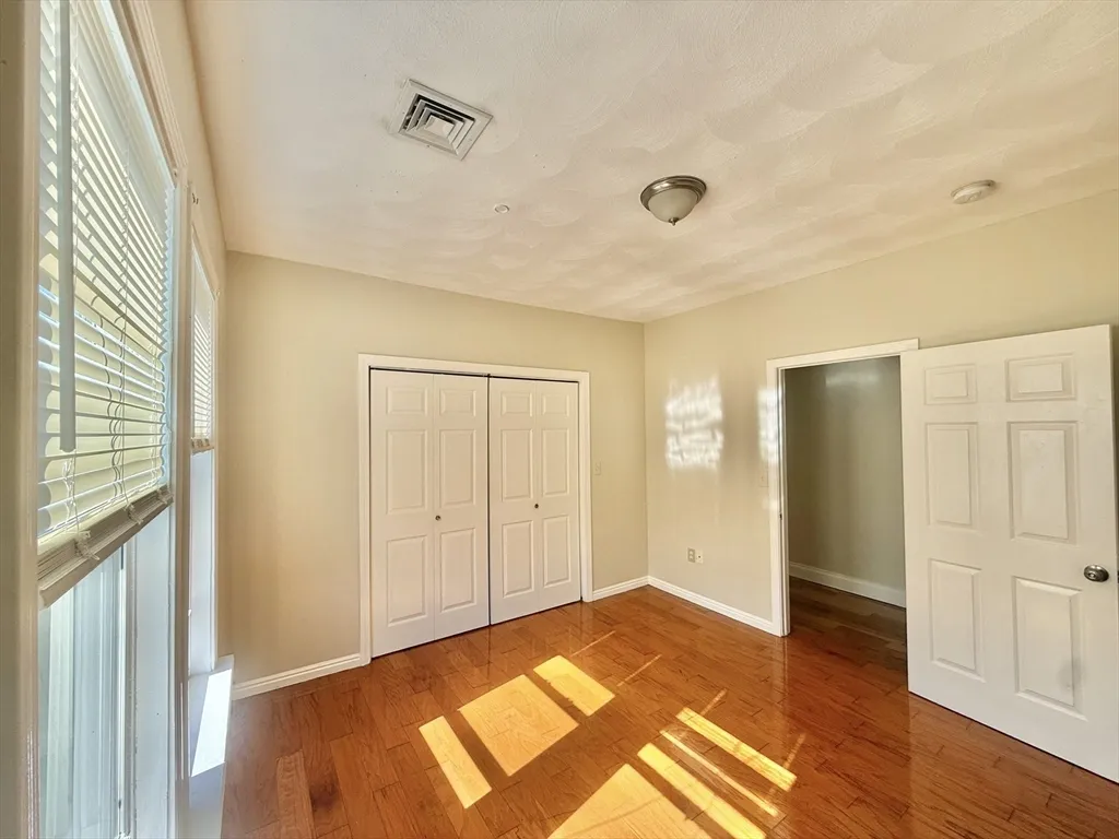 34 School St, Everett