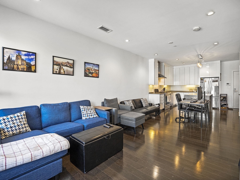 2 West 6th St, South Boston