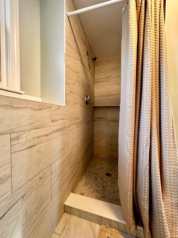 18 Spring Valley Rd, Burlington