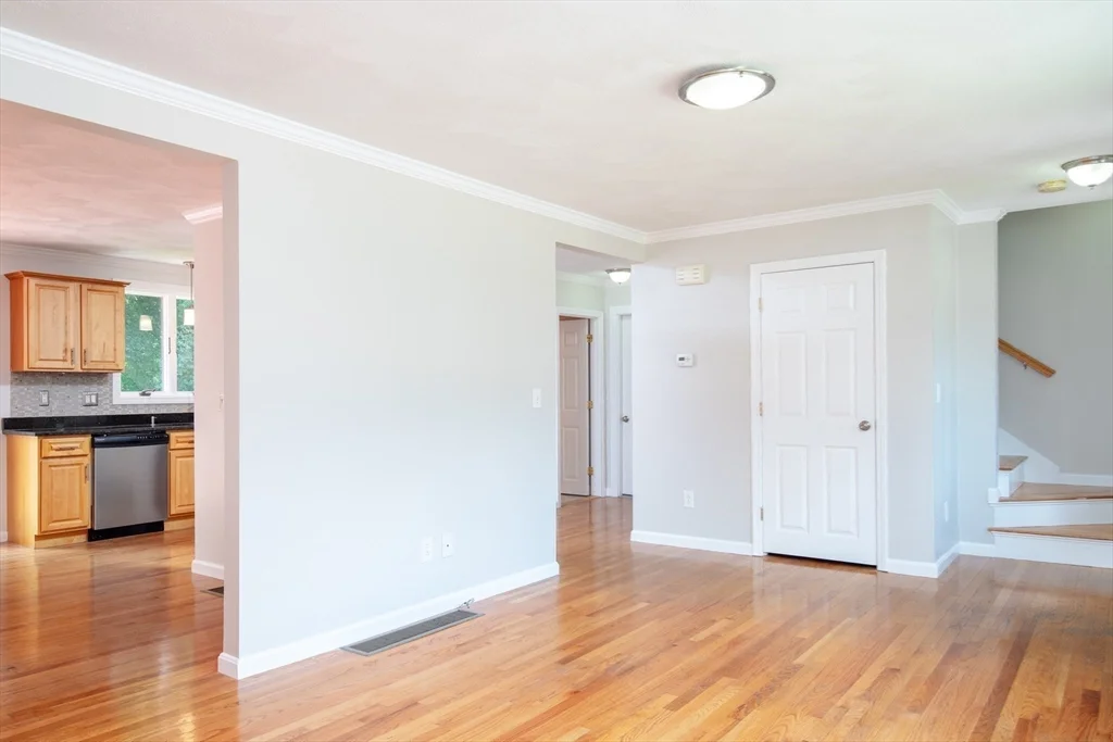 1083 Main St, Walpole