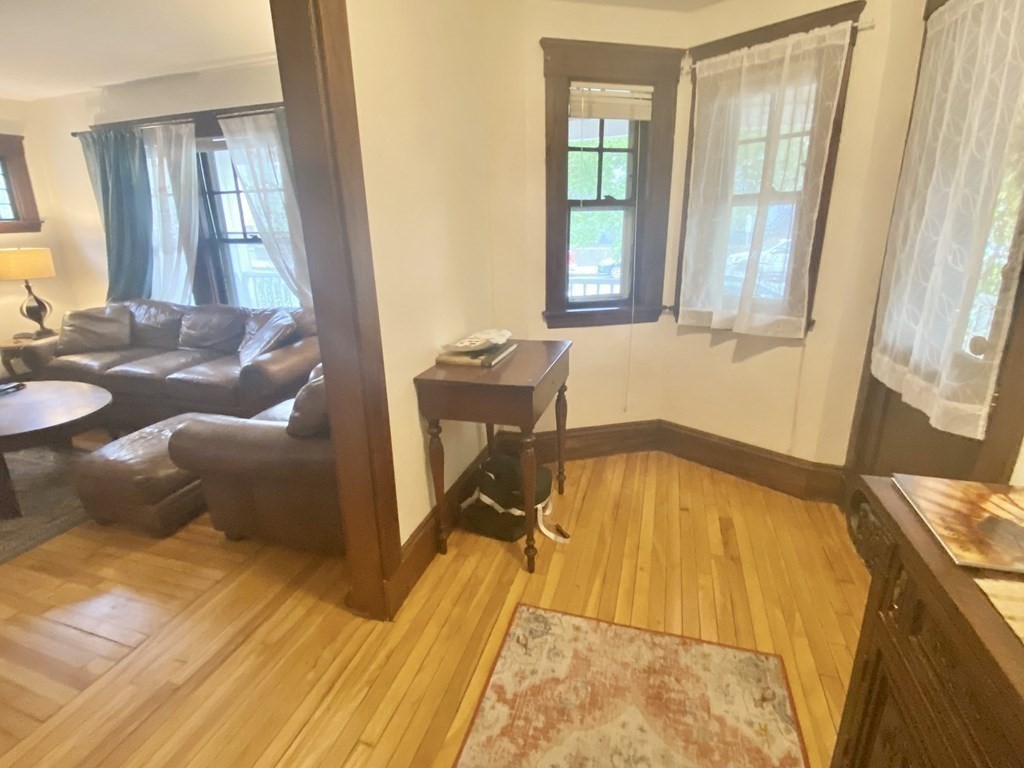 911 Broadway, Davis Square