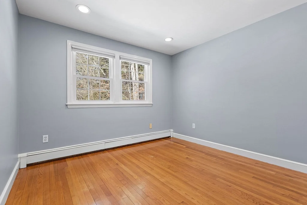 77 Colonial Rd, Sudbury