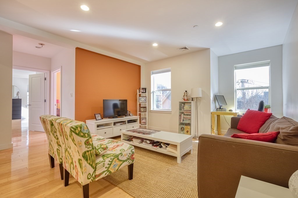 65 Beacon St, Somerville