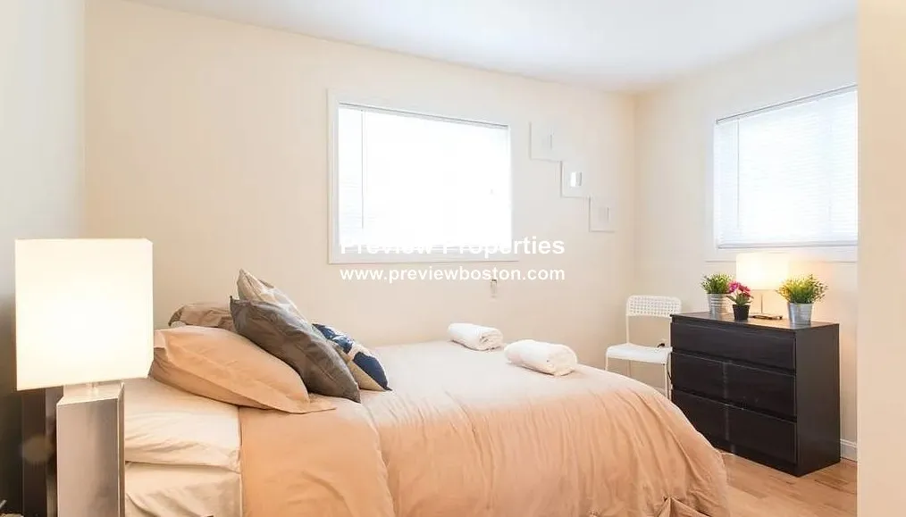 17 Oxford Circle, Belmont